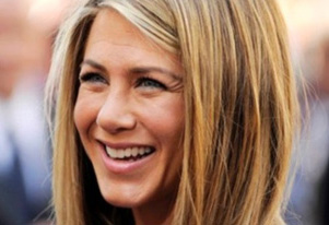 Jennifer Aniston receives snake skin pedicures?